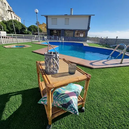 Casa Con Piscina Junto Al Mar